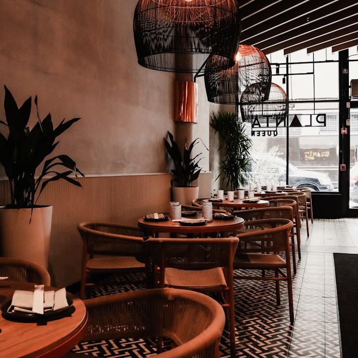 Casual restaurant with booth seating